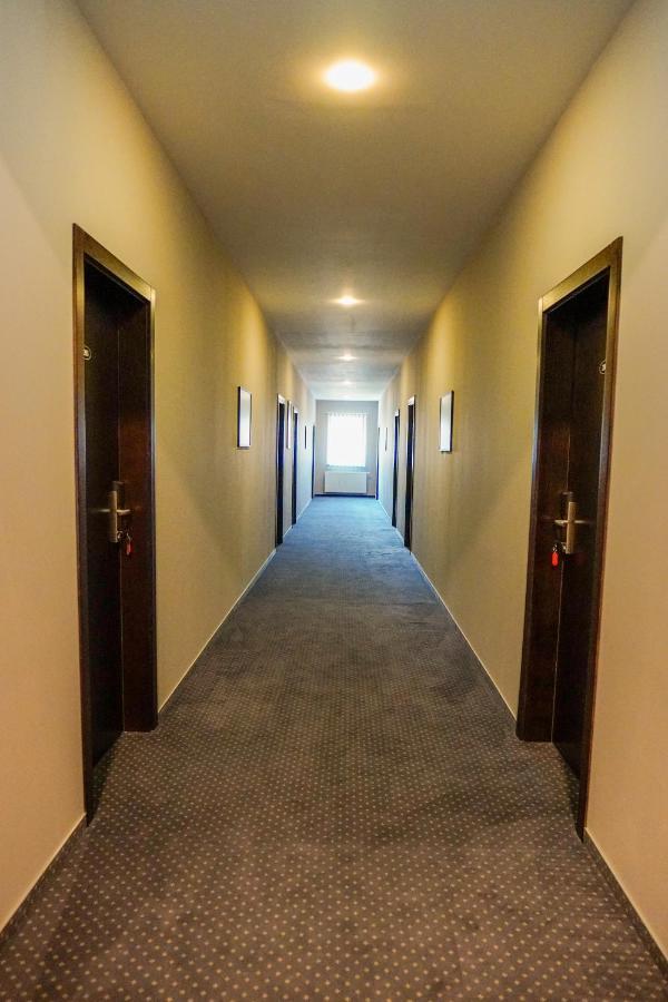 Industrial Belisce Bed & Breakfast Екстериор снимка