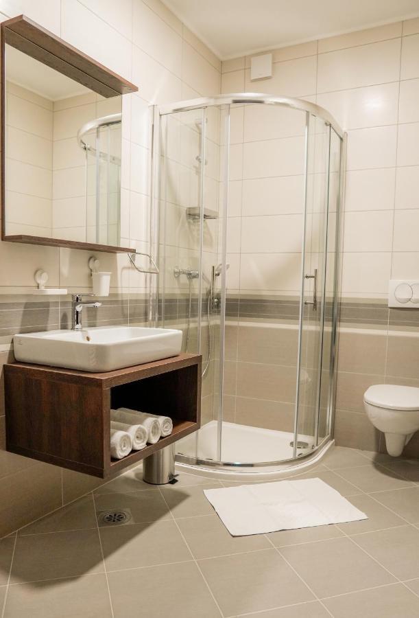 Industrial Belisce Bed & Breakfast Екстериор снимка