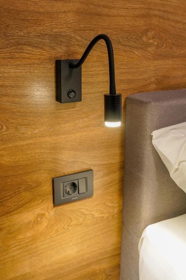 Industrial Belisce Bed & Breakfast Екстериор снимка