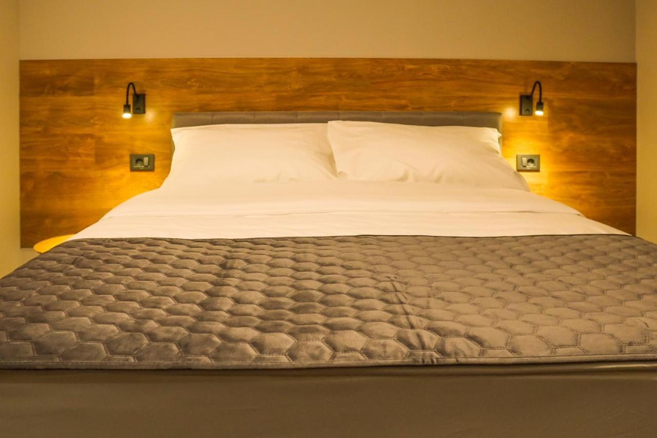 Industrial Belisce Bed & Breakfast Екстериор снимка