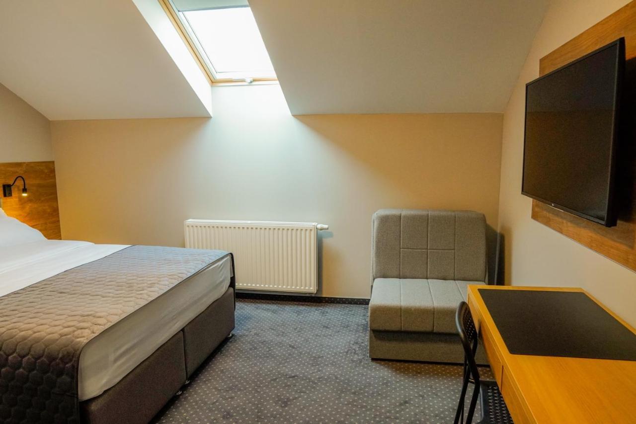 Industrial Belisce Bed & Breakfast Екстериор снимка